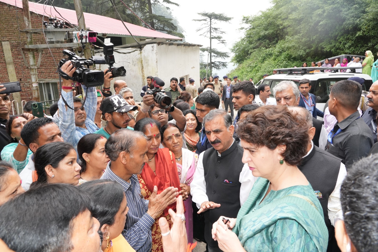 हिमाचल की आपदा को राष्ट्रीय आपदा घोषित करने को प्रियंका का प्रधानमंत्री को पत्र